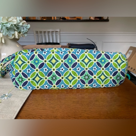 Vera Bradley Daisy Daisy Tote & Hipster Set - Picture 9 of 11